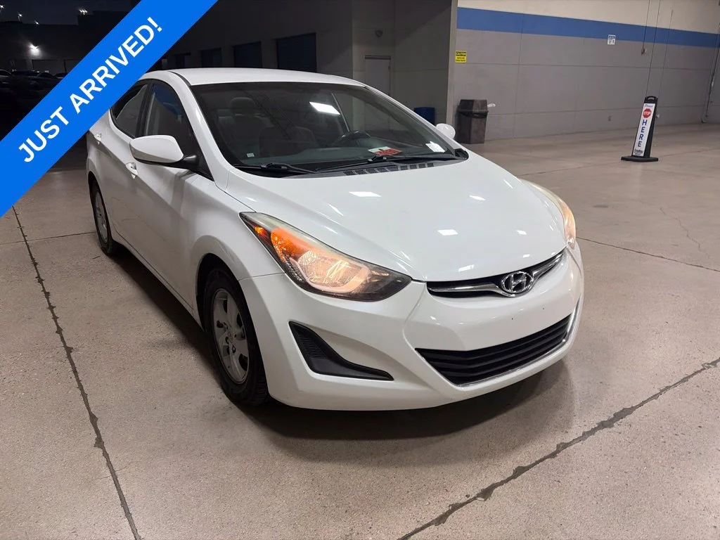 Used 2014 Pearl White Hyundai SE image 2