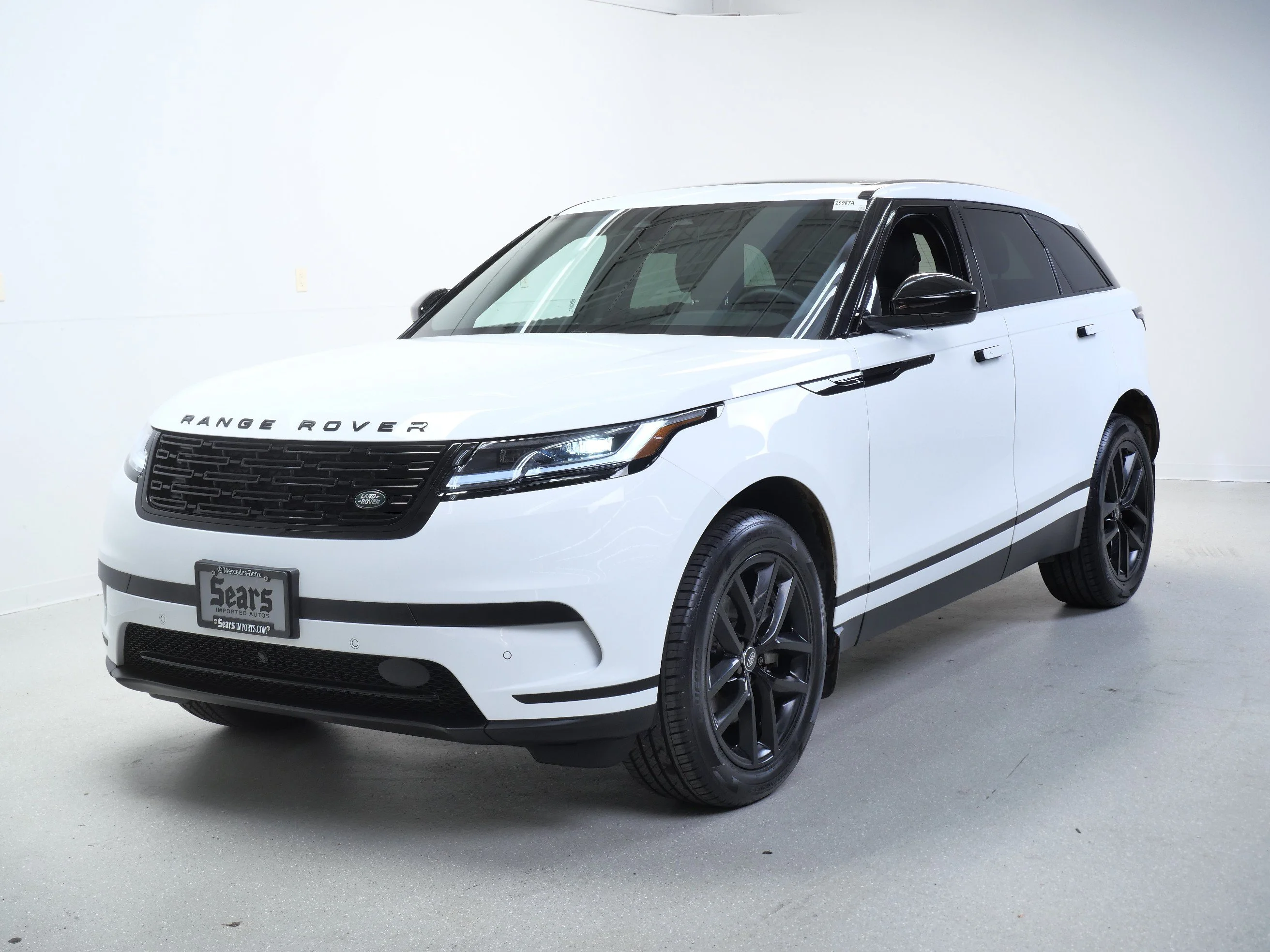 Used 2025 Fuji White Land Rover P250 S image 9