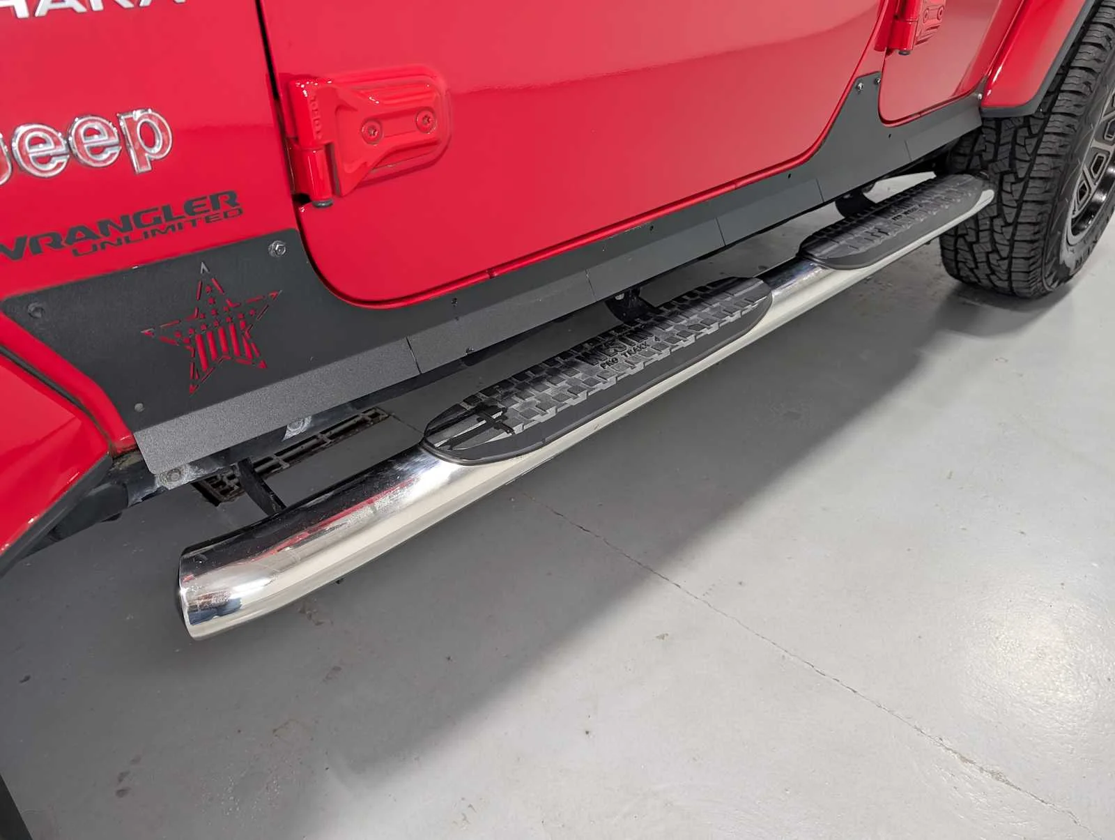Used 2019 Firecracker Red Clearcoat Jeep Sahara image 12