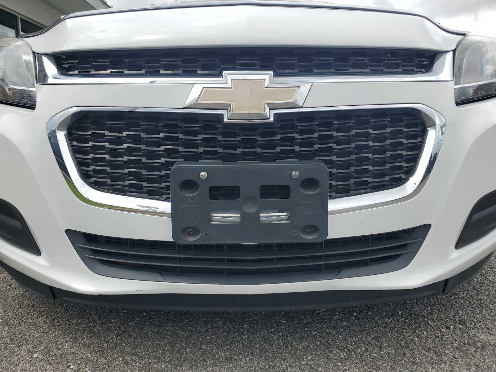 Used 2015 SUMMIT WHITE Chevrolet LS image 12