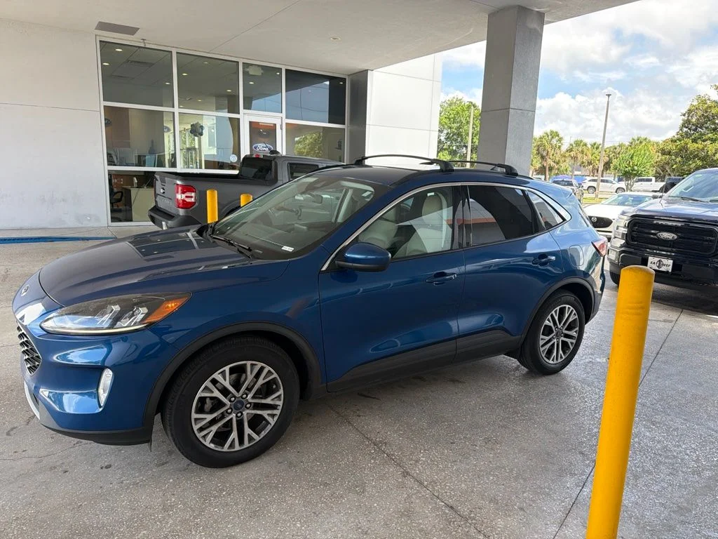 Used 2022 Blue Ford SEL image 4
