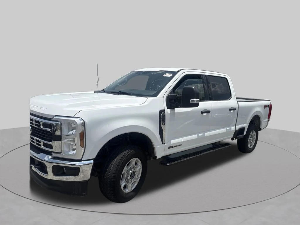 Used 2025 White Ford XLT image 1