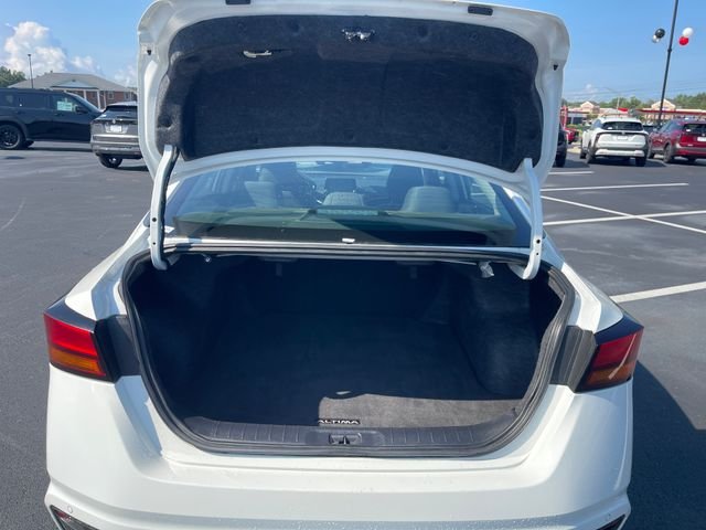 Used 2025 White Nissan 2.5 SV image 9