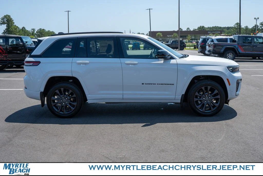 New 2026 Bright White Clear-Coat Exterior Paint Jeep Limited Reserve image 7