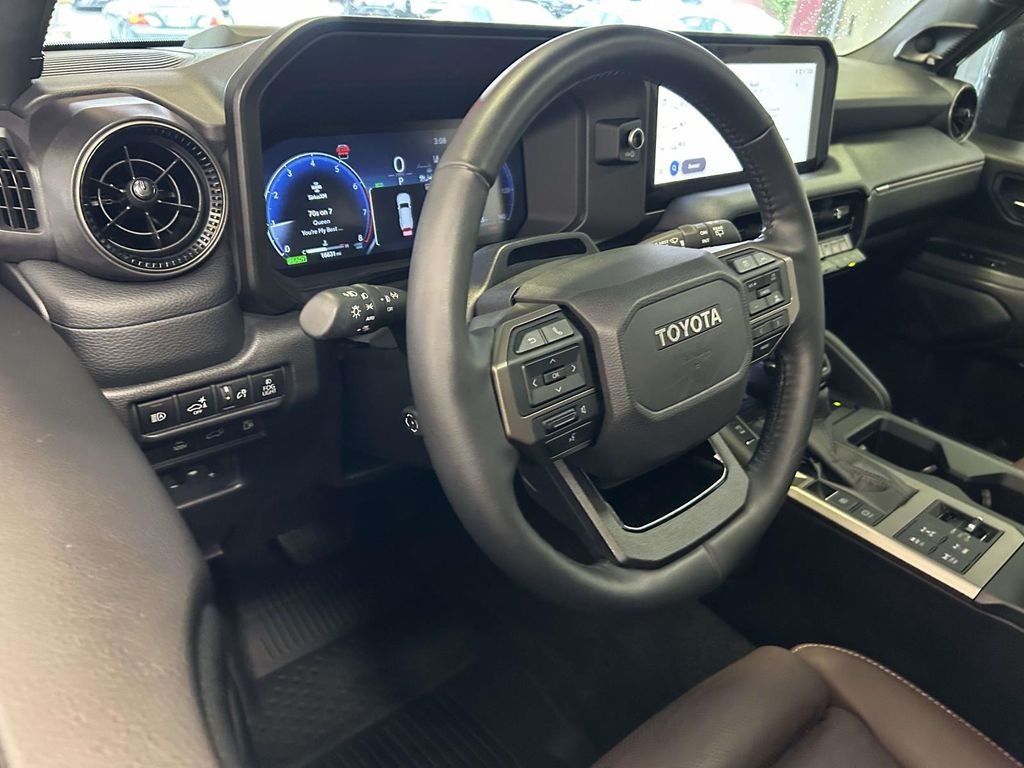Used 2025  Toyota Premium image 13