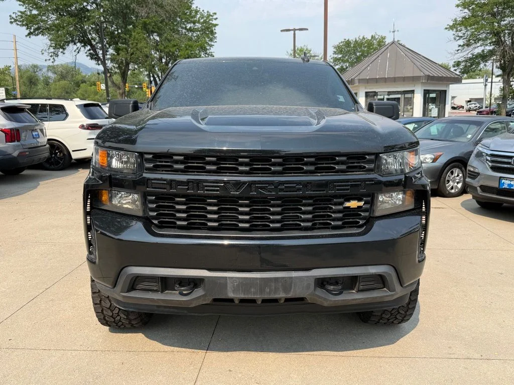 Used 2022 Black Chevrolet Custom image 9