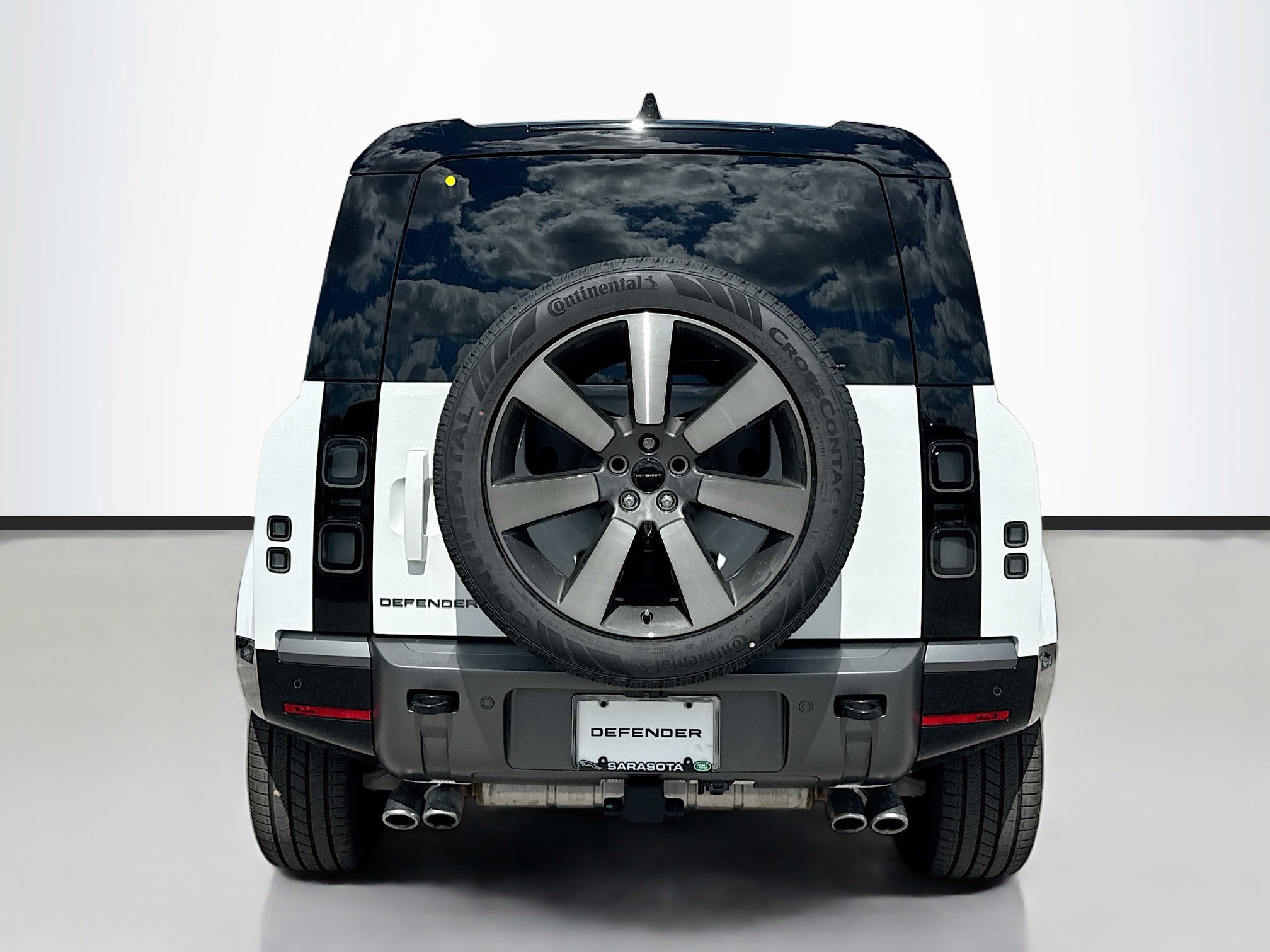 New 2026 Fuji White Land Rover V8 image 4
