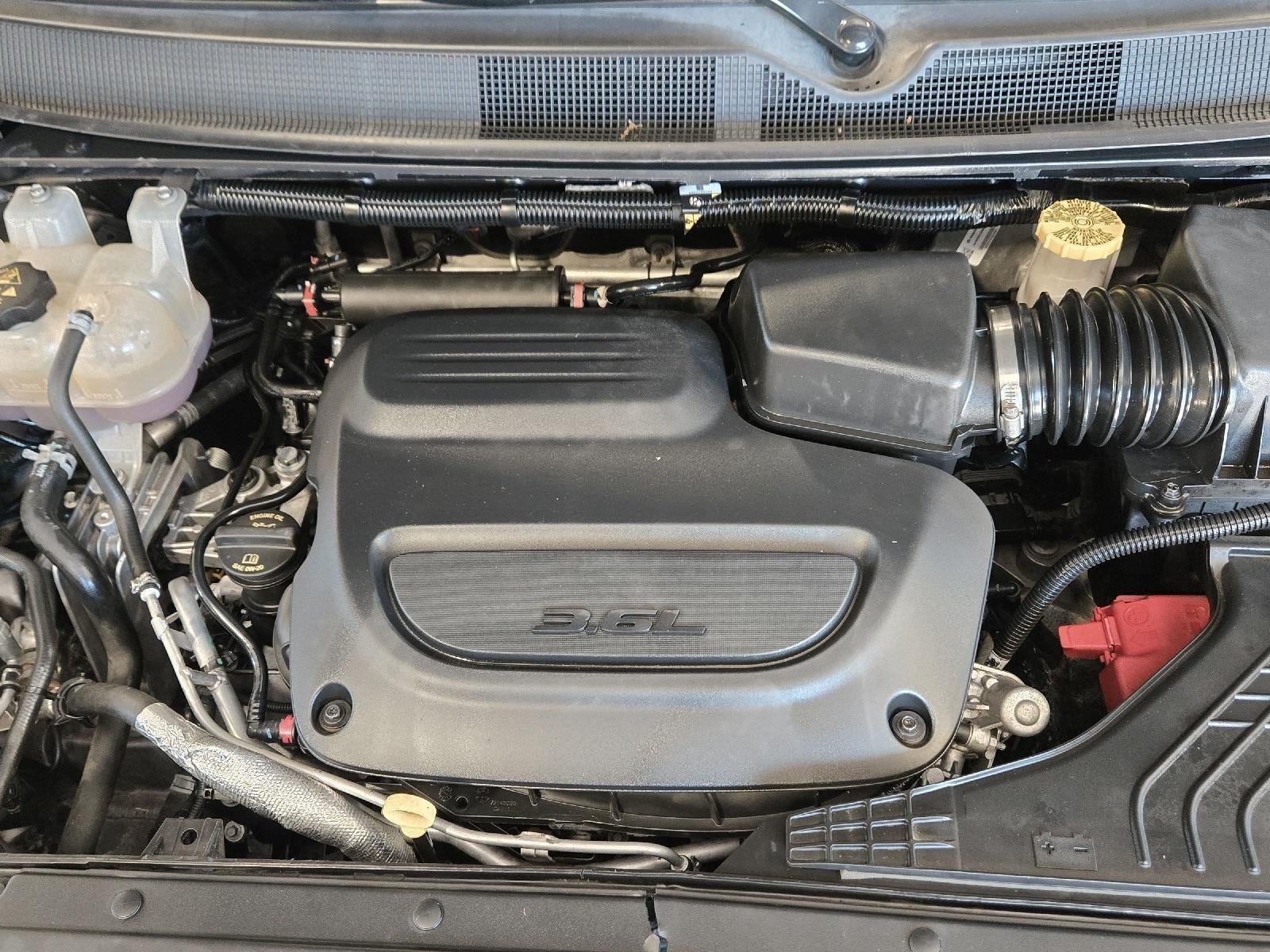 Used 2019 GRAY CHRYSLER L image 9