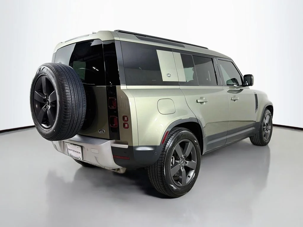 Used 2023 Green Land Rover SE image 5