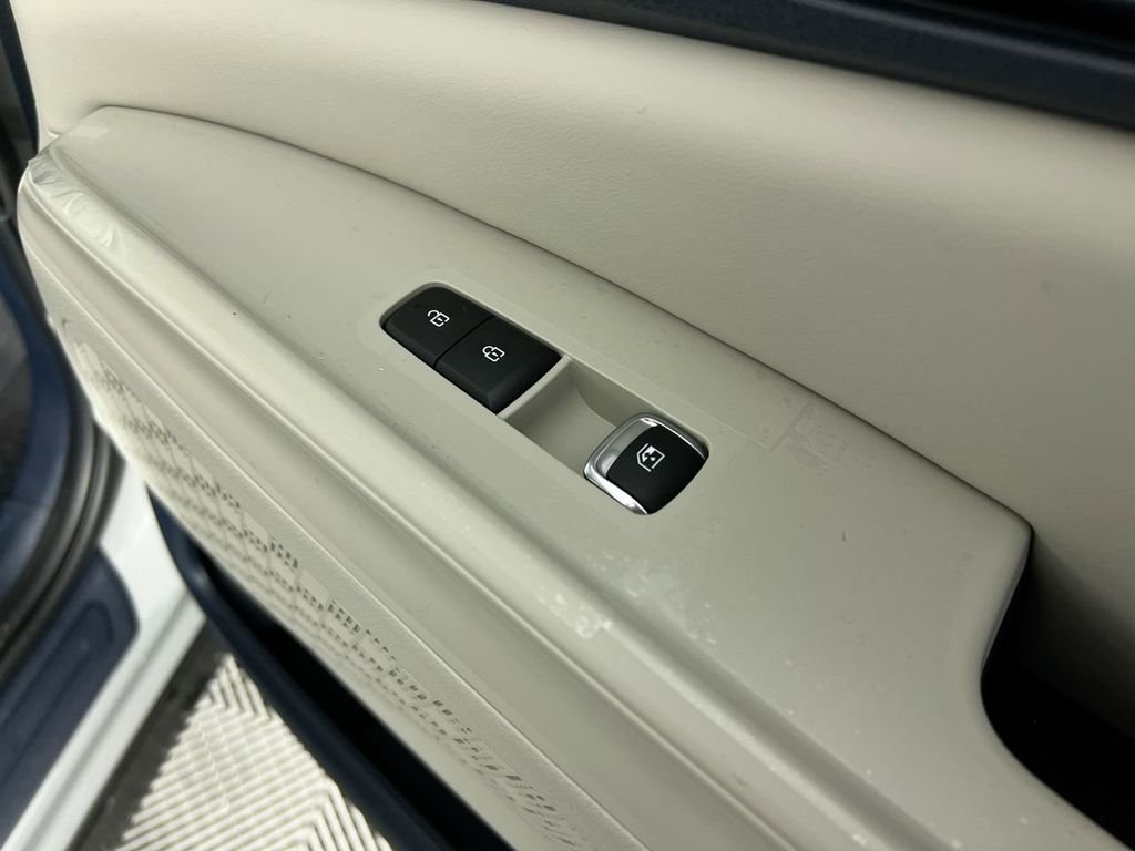 New 2026 Ceramic Silver Kia EX image 31
