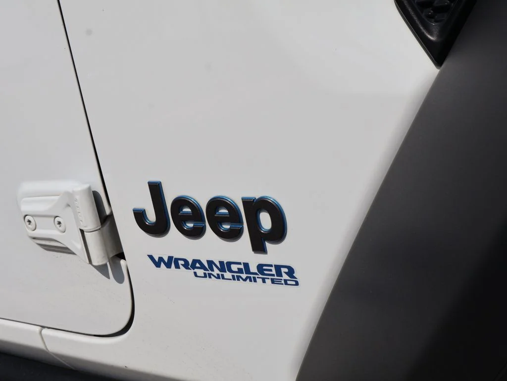 Used 2022 White Jeep Unlimited Rubicon 4xe image 8