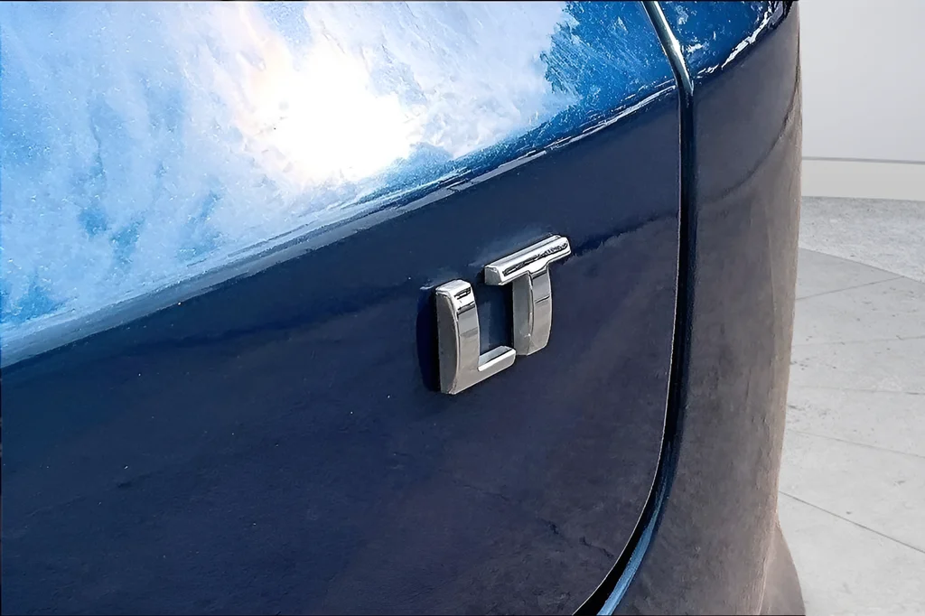 Used 2021 Blue Chevrolet LT image 26