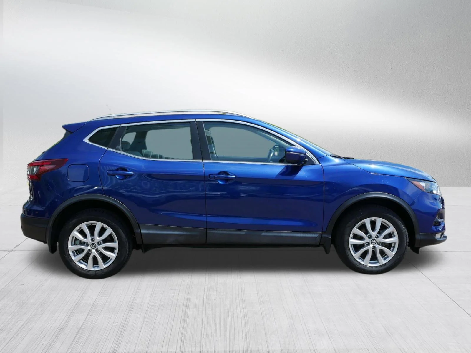 Used 2020 Caspian Blue Metallic Nissan SV image 8