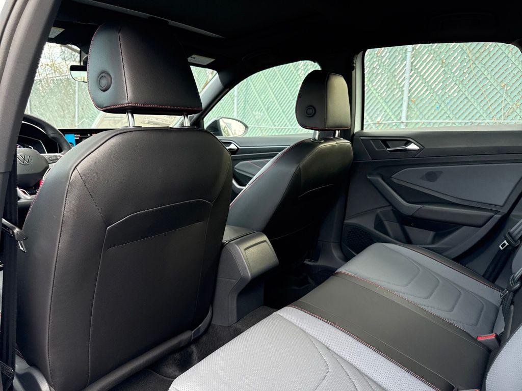 New 2026 Pure White w/Deep Black Roof Volkswagen 2.0T Autobahn image 20