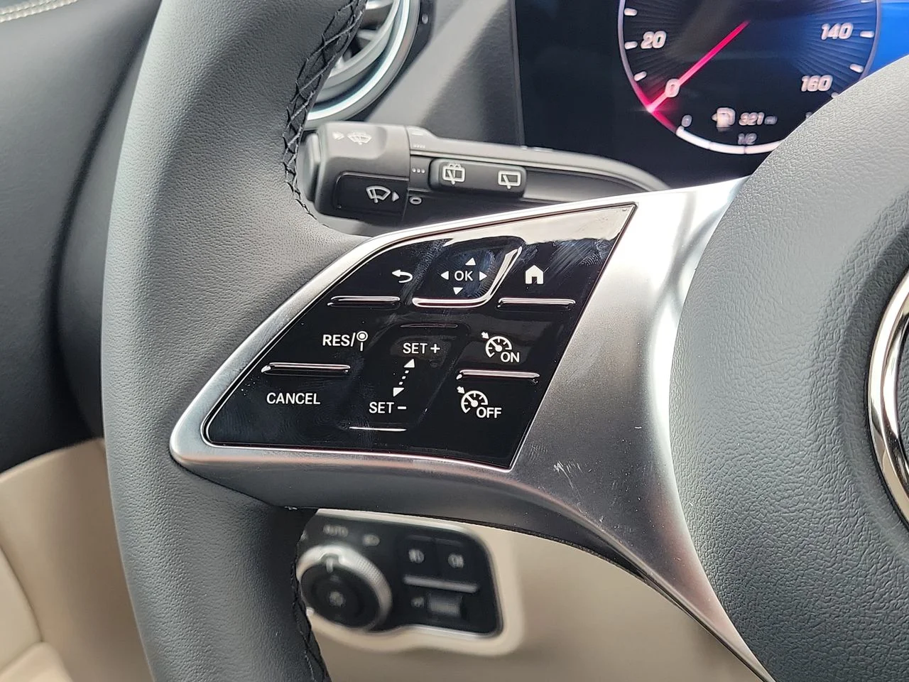 New 2026 Cirrus Silver Metallic Mercedes-Benz GLA 250 image 32