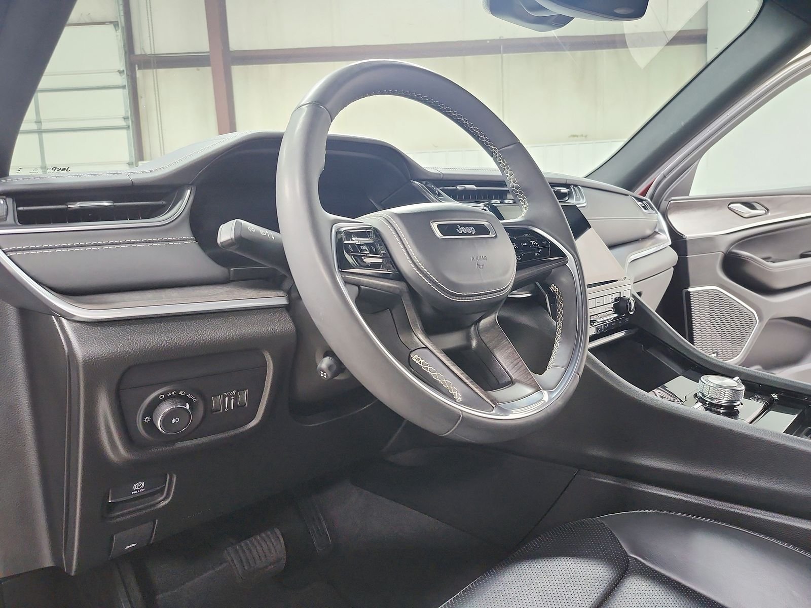 2023 Jeep Grand Cherokee Overland - Photo 18