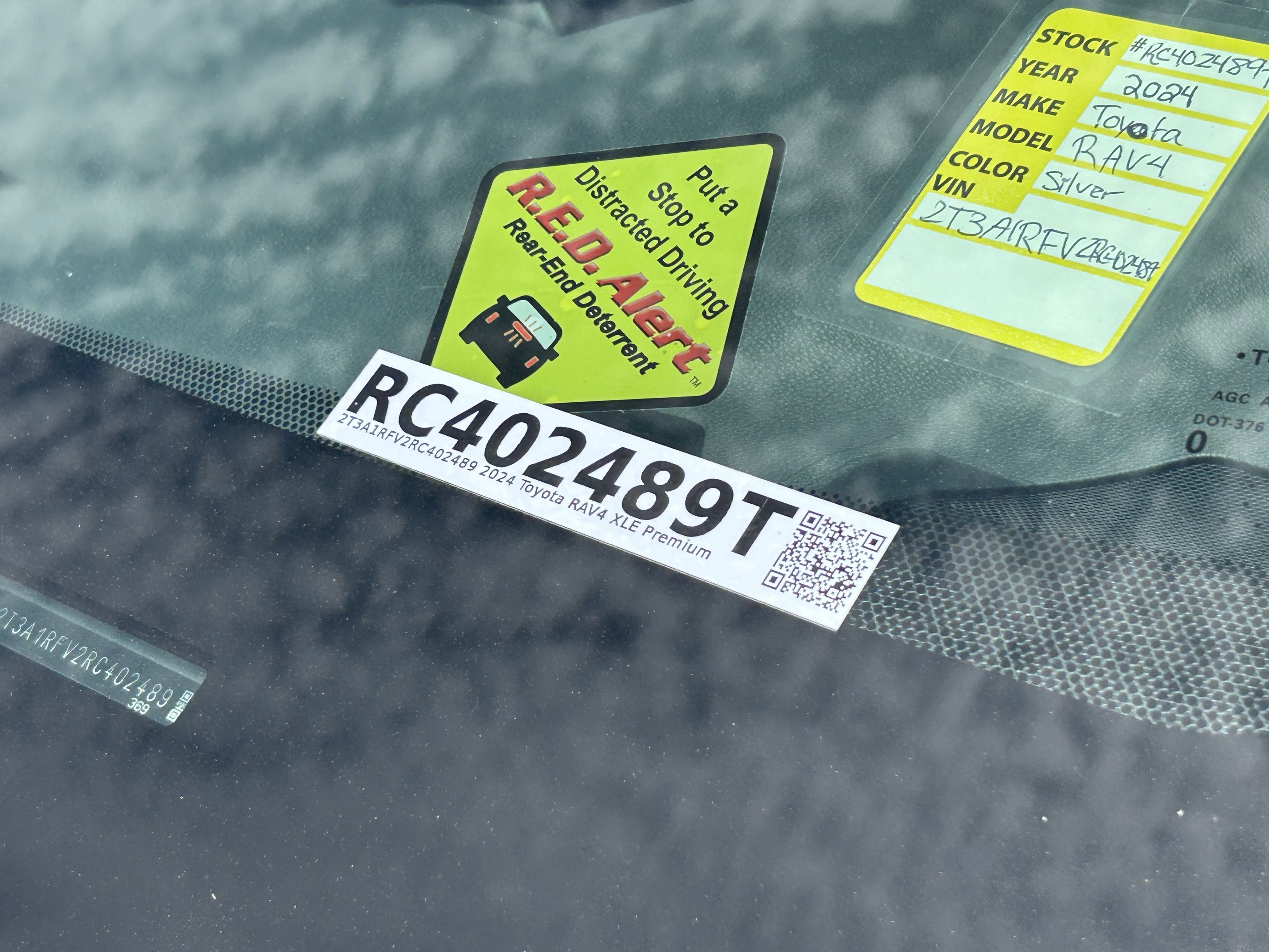 Used 2024 Silver Toyota XLE Premium image 34