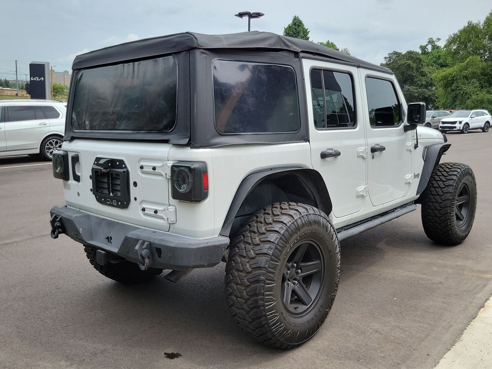 Used 2019 White Jeep Unlimited Sport image 3