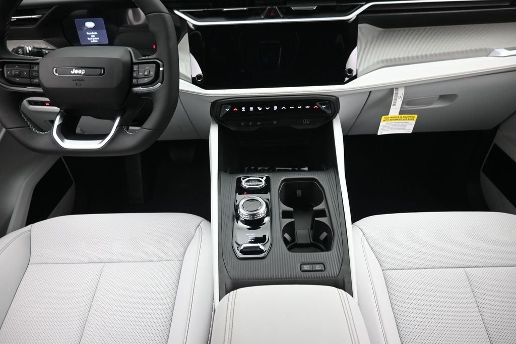 New 2026 Diamond Black Crystal Pearlcoat Jeep Limited image 12