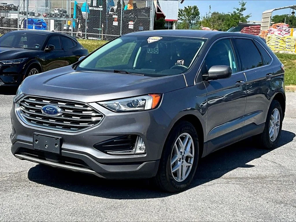 Used 2021 Gray Ford SEL image 3