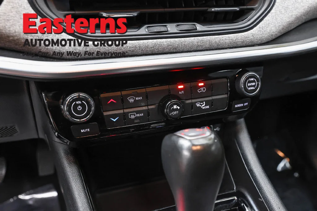 Used 2024 Black Jeep Latitude image 19