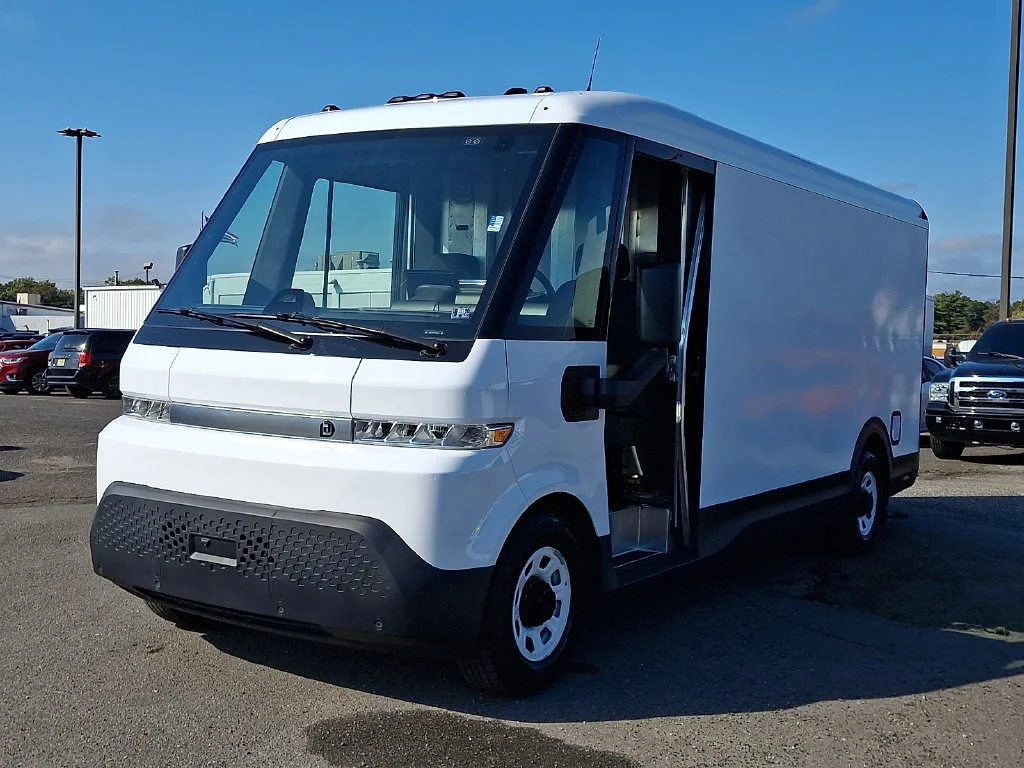 Used 2024 Oyster White BrightDrop EJY image 4