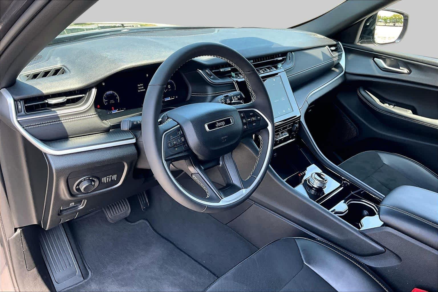 Used 2023 Baltic Gray Metallic Clearcoat Jeep Altitude image 18