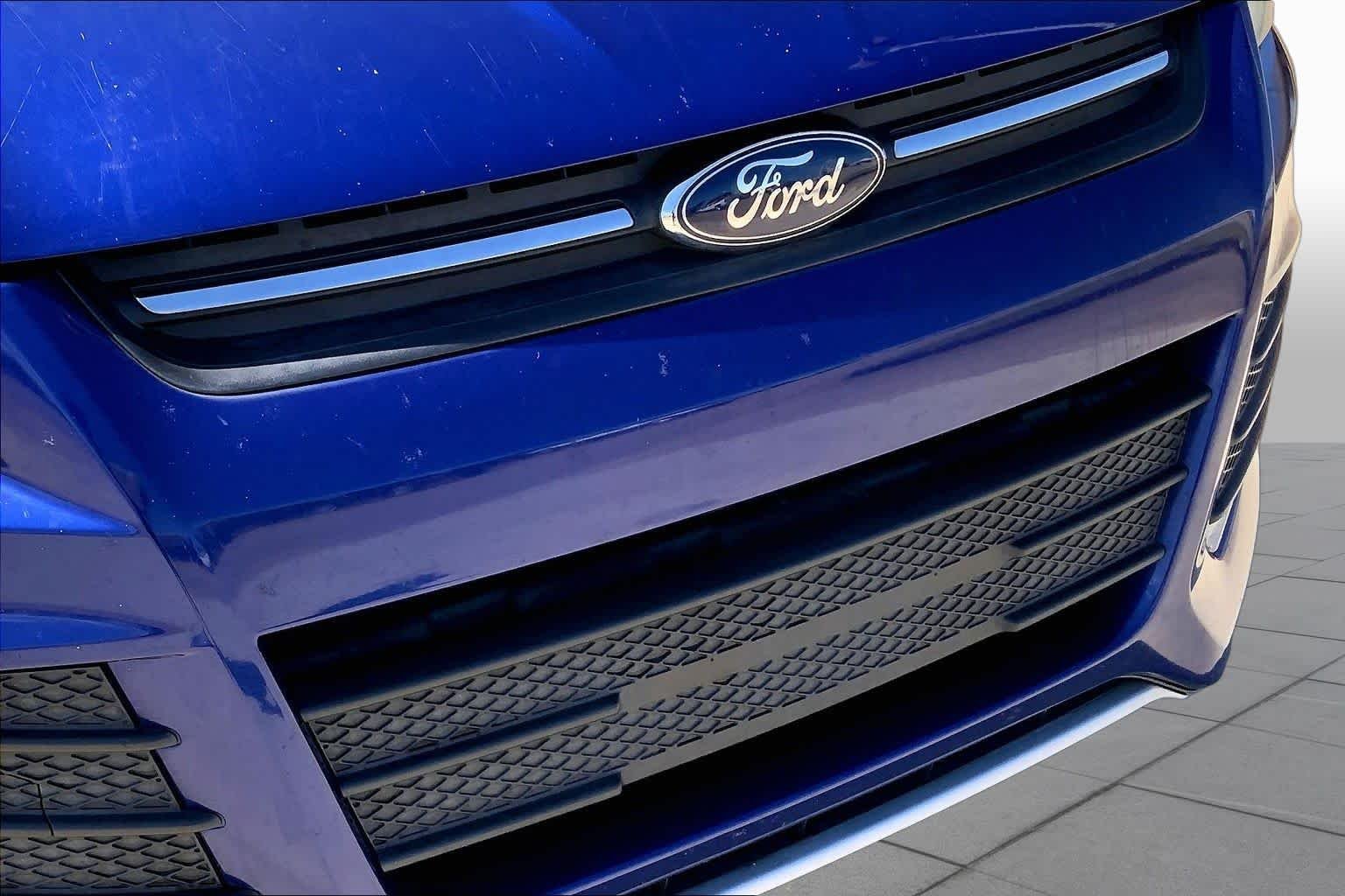 Used 2015 Blue Ford SE image 29