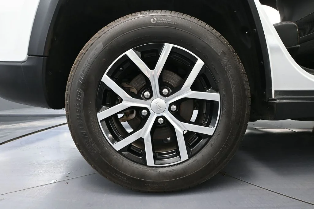 Certified Used 2024 White/off-white Jeep Limited image 14
