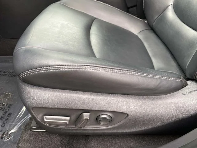 Used 2024  Toyota XLE Premium image 23
