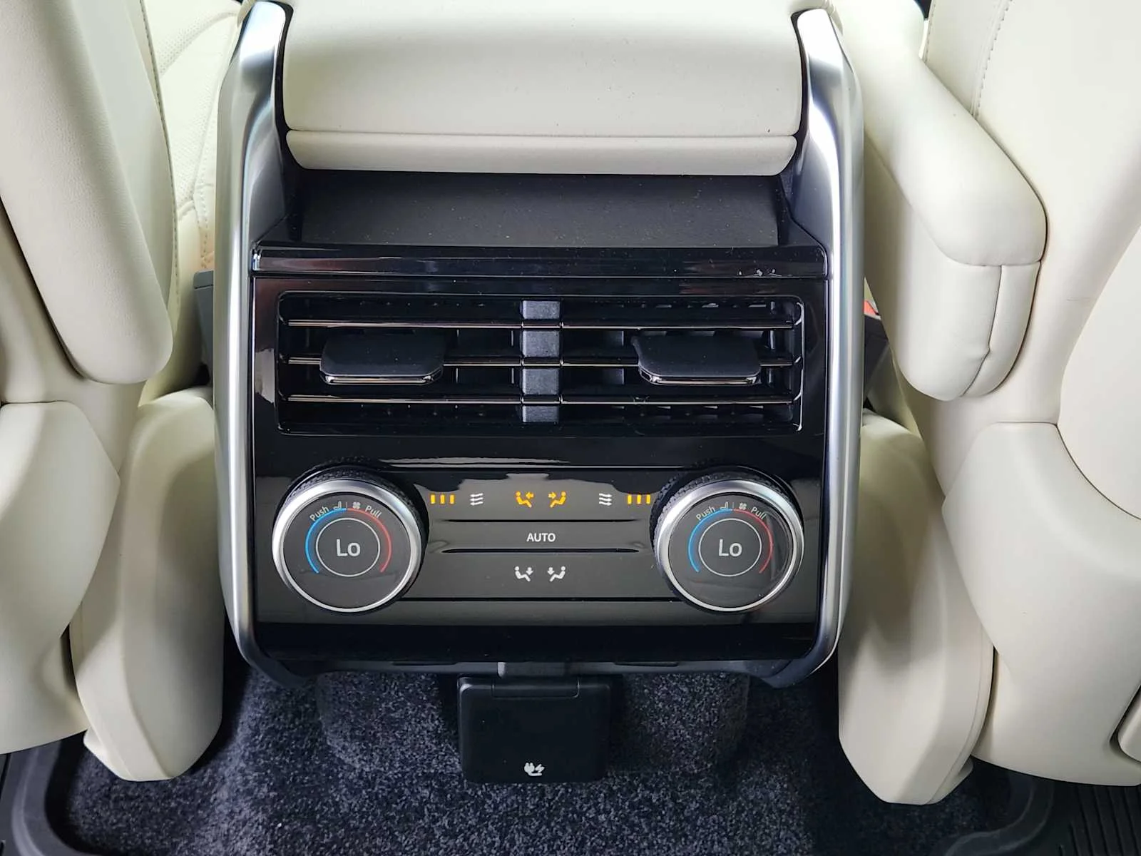 New 2026 Carpathian Grey LAND ROVER SE LWB 7-Seats / V8 image 30