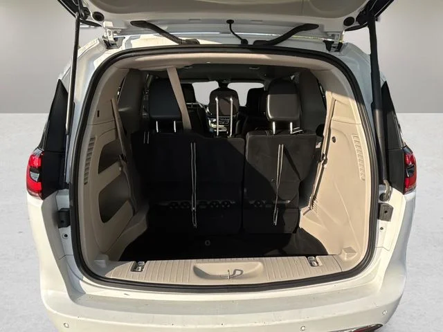 Used 2024 White Chrysler Touring L image 31