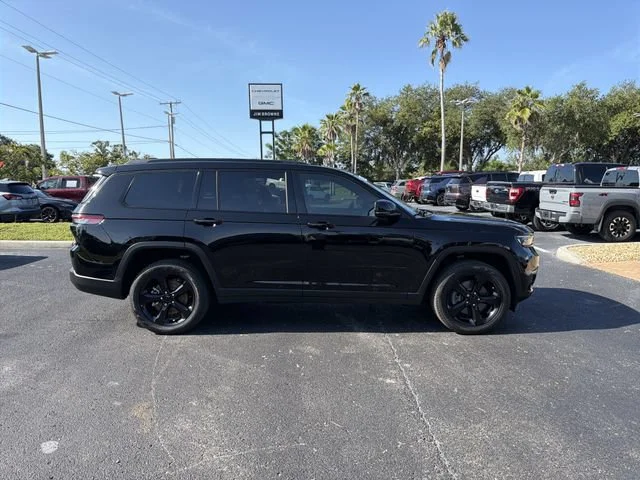 Used 2024 Black Jeep Limited 4x4 image 3