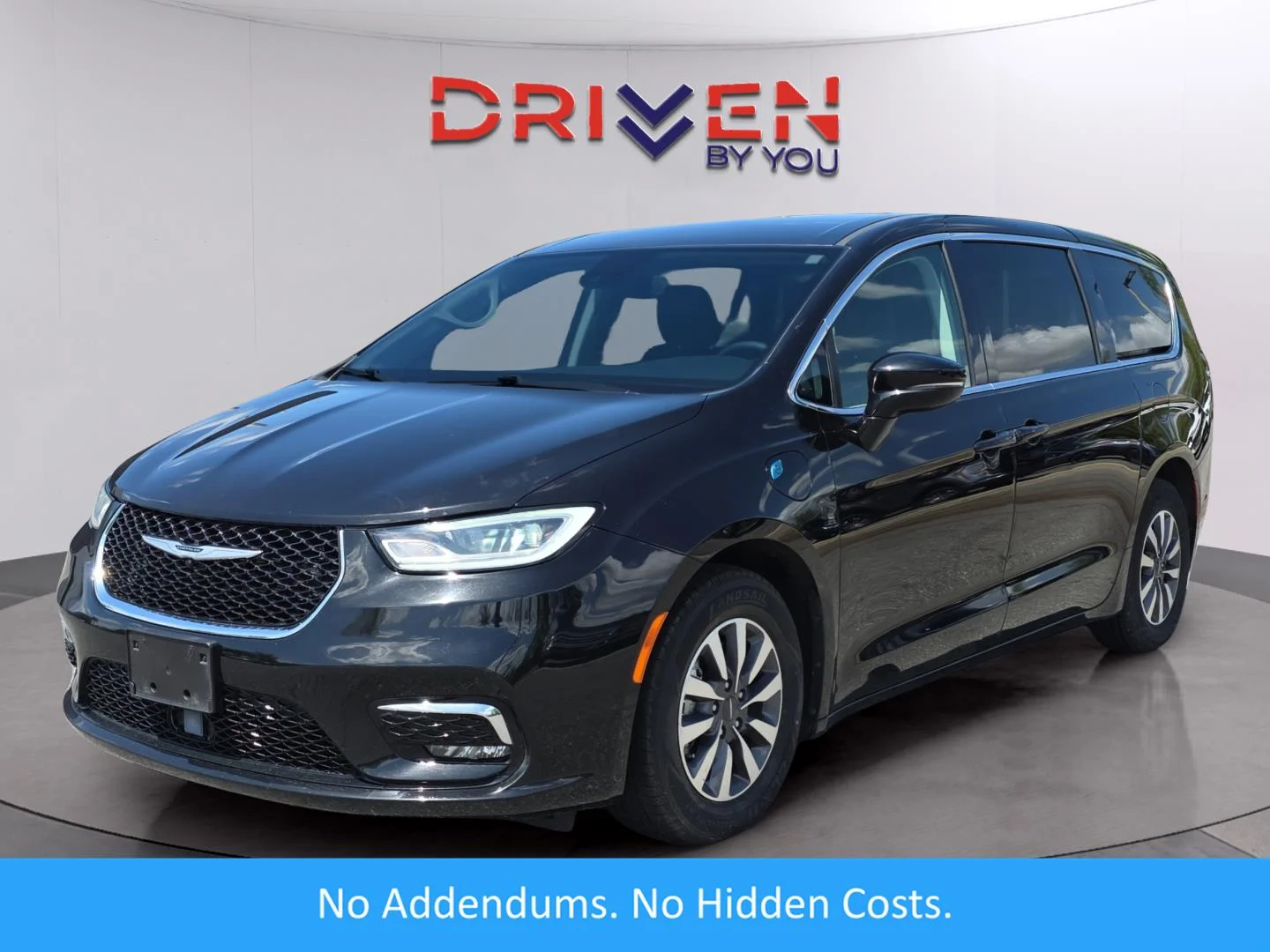 Used 2024 Black Chrysler Hybrid Select image 1