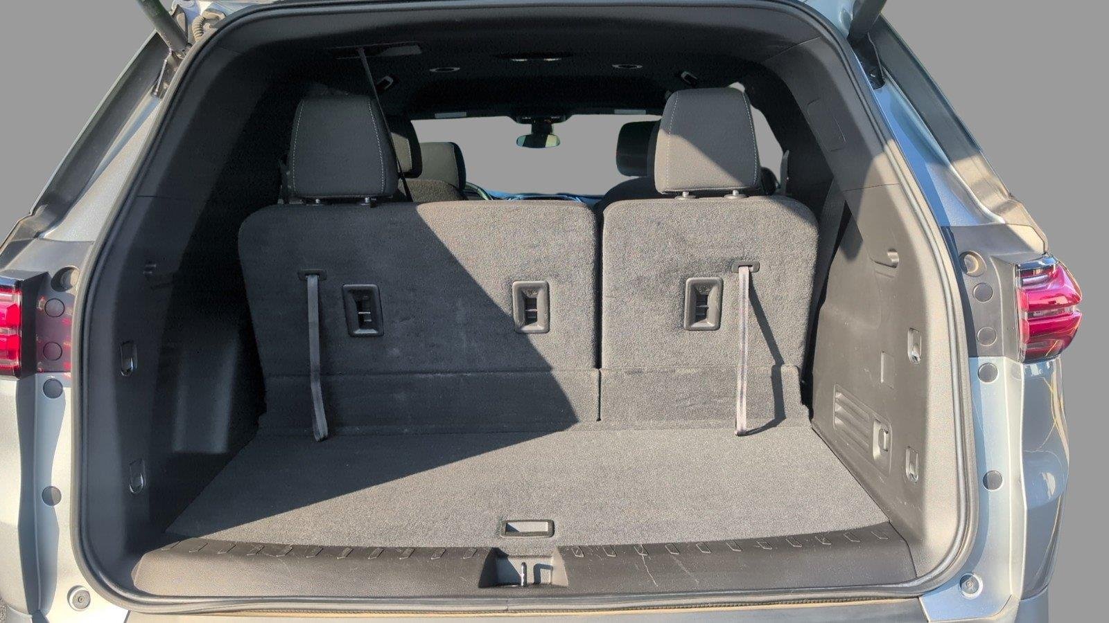 Used 2023 STERLING GRAY METALLIC Chevrolet LT Cloth image 5