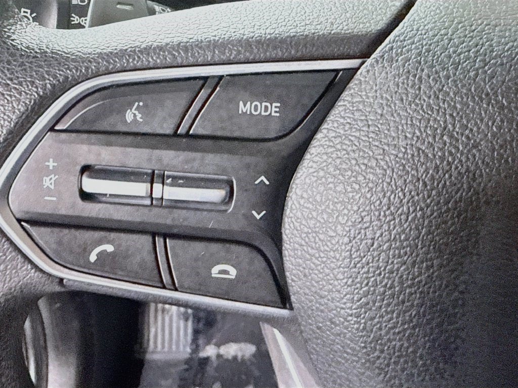 Used 2022 Hampton Gray Hyundai SEL image 10