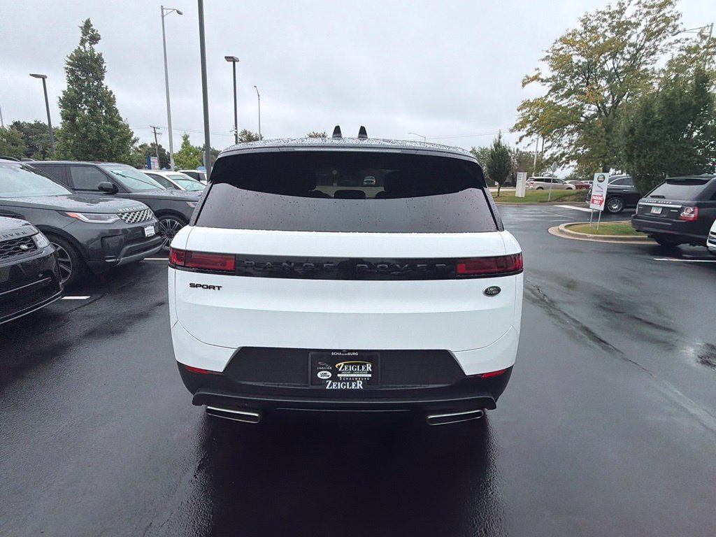 Used 2023 Fuji White Land Rover SE image 4