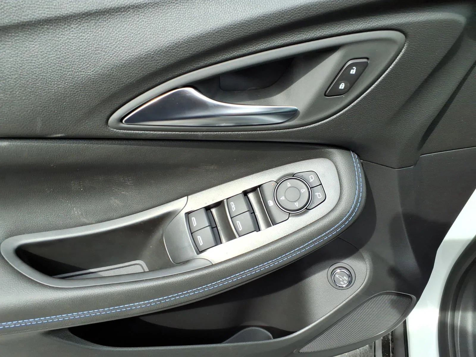 2026 Buick Encore GX Sport Touring - Photo 12