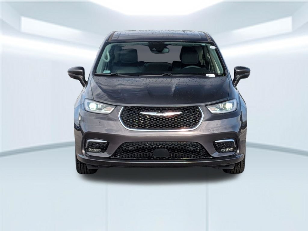 Used 2023 Gray Chrysler Touring L image 10