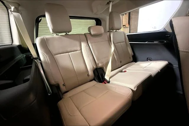 Used 2023 White Metallic Ford XLT image 50