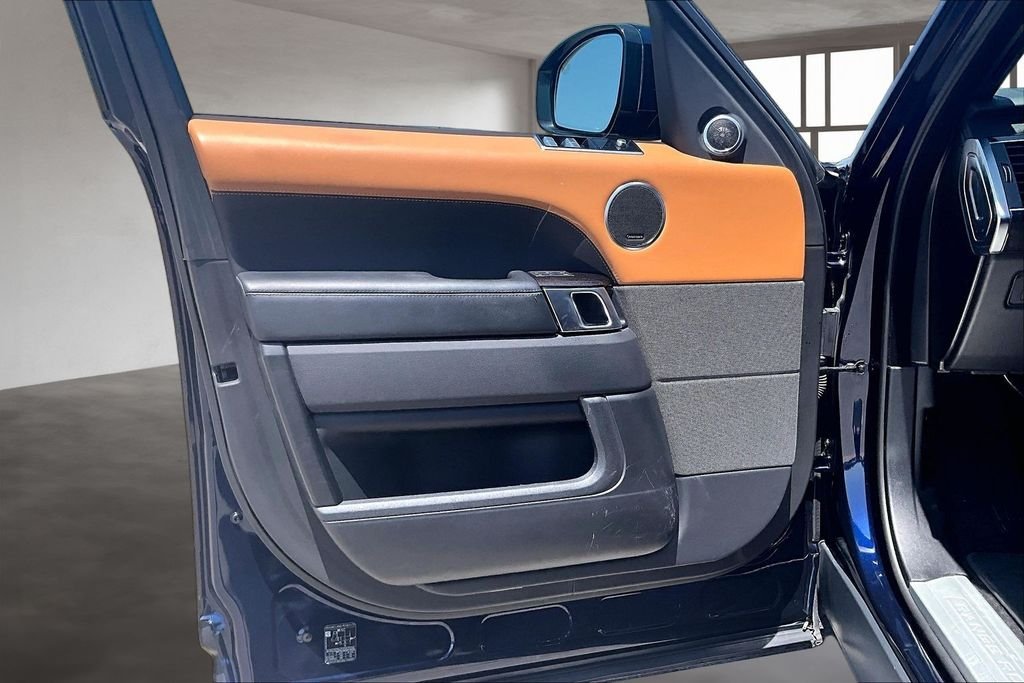 Used 2022 Blue Land Rover HSE Dynamic image 17