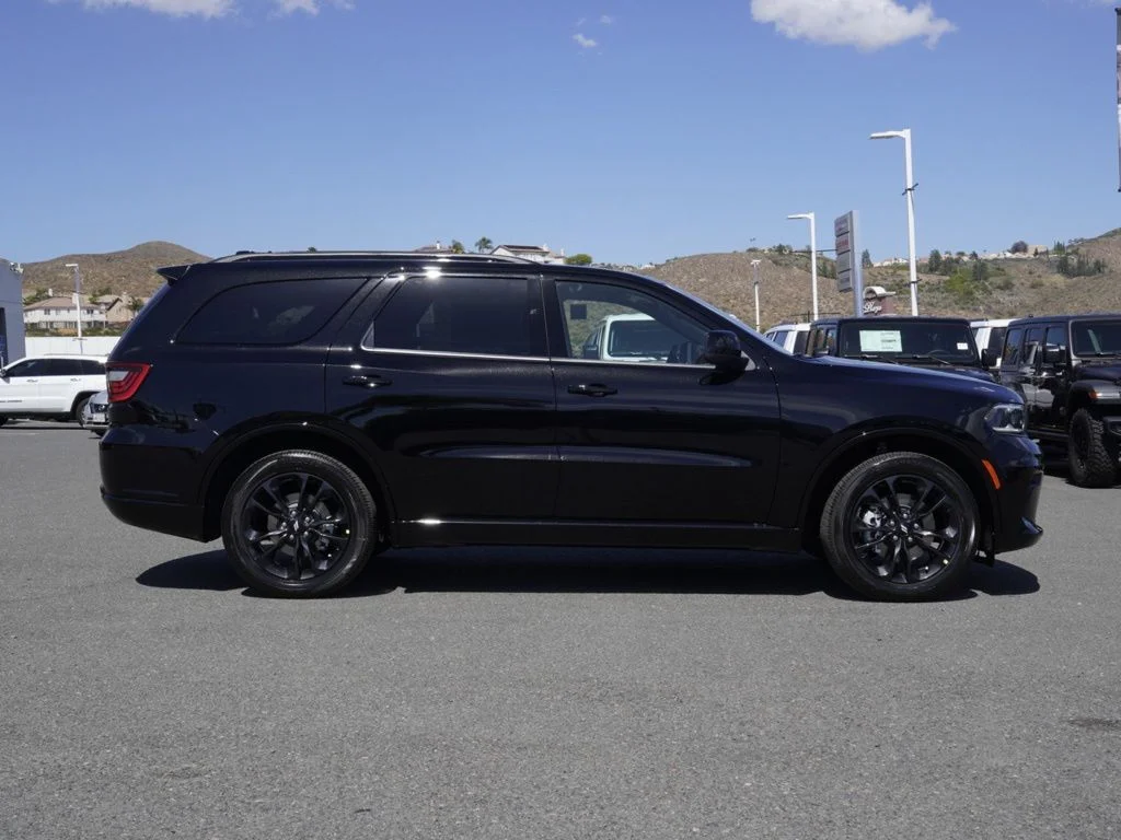 New 2026 Diamond Black Clear-Coat Exterior Paint Dodge GT image 2