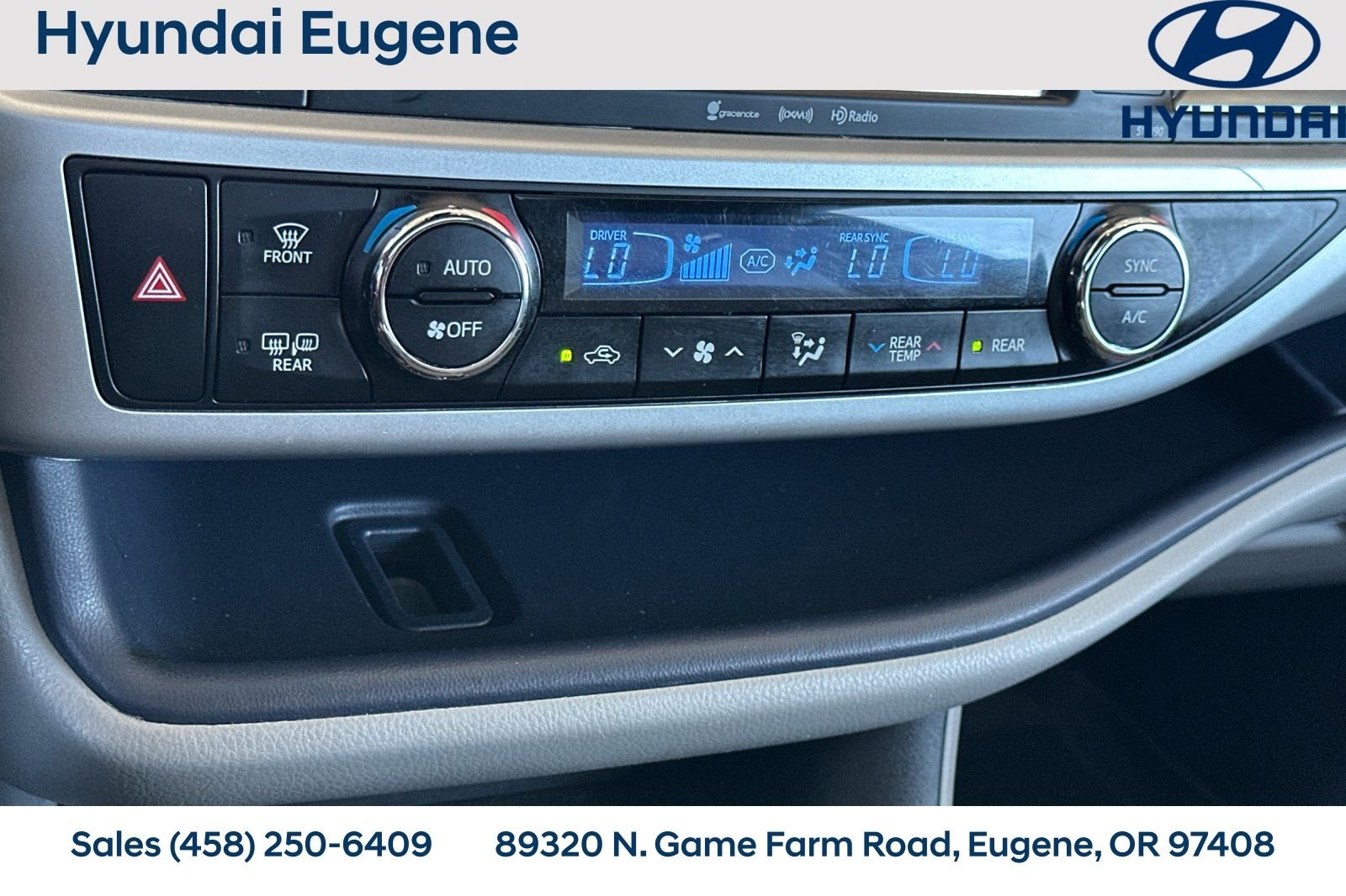 Used 2019 White Toyota XLE image 28