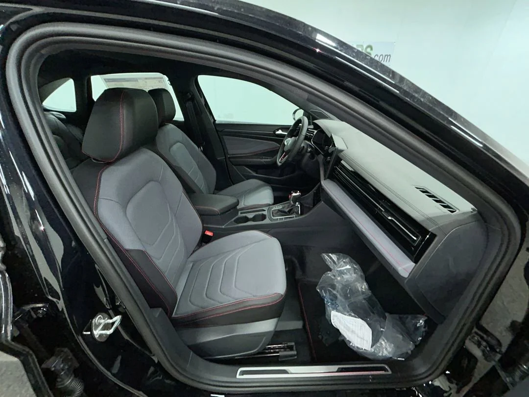 New 2026 Deep Black Pearl Volkswagen Autobahn image 15