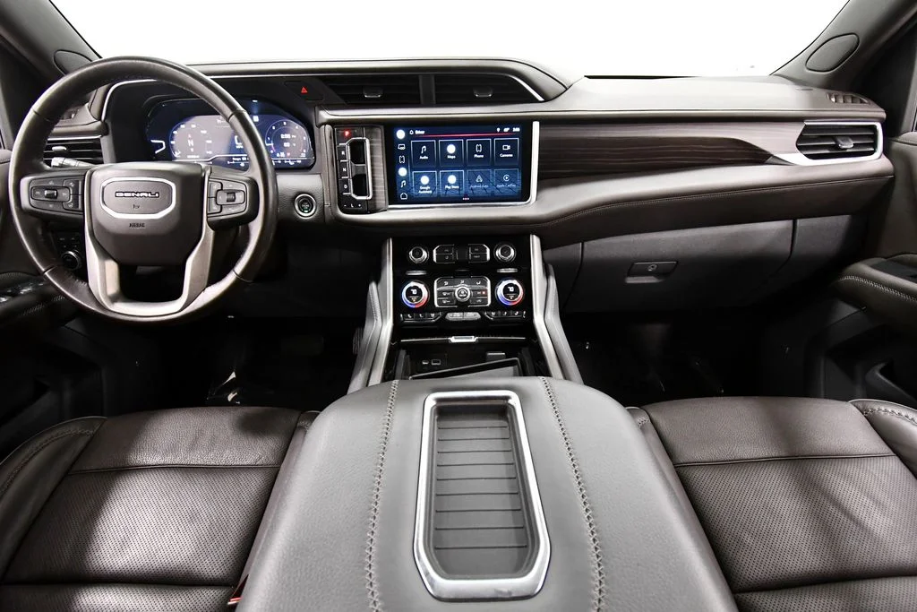 Used 2022 White GMC Denali image 3
