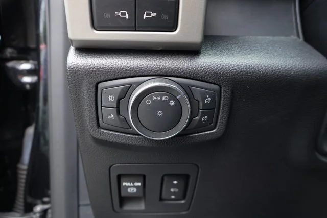 Used 2019 Black Metallic Ford Lariat image 15