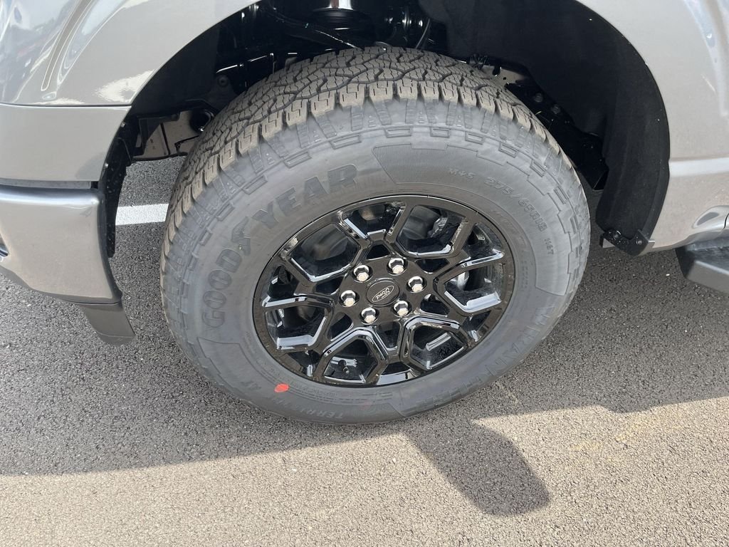 New 2026 Carbonized Gray Metallic Ford XLT image 10