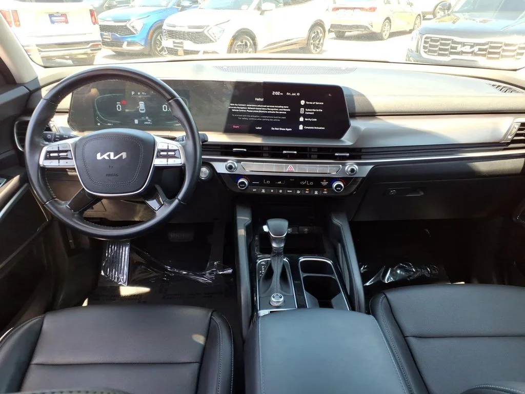 Certified Used 2024 White Kia LX image 9