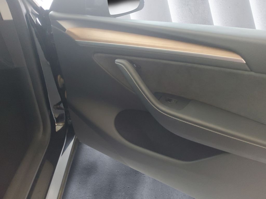 Used 2024  Tesla Long Range image 15