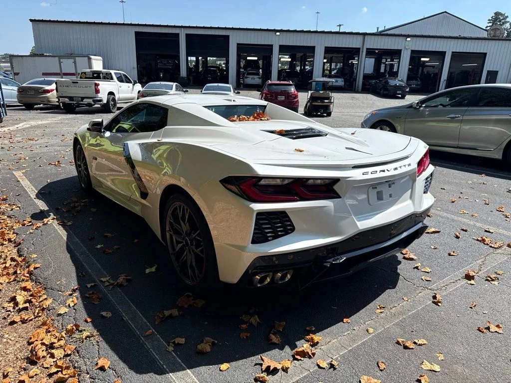 Used 2023 White Chevrolet Stingray image 5